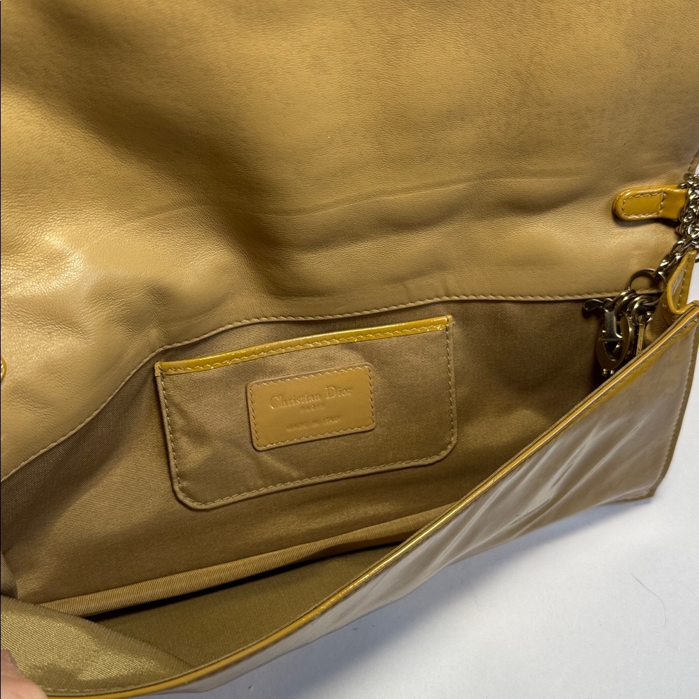 Lady Dior Quilted
Patent Leather Cannage‎ Crossbody purse - Picture 5 of 8